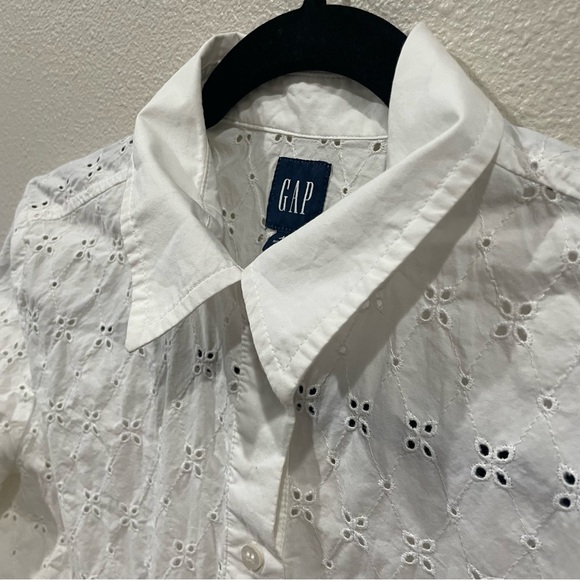 GAP Women's White Button-Down Shirt - Picture 3 of 6